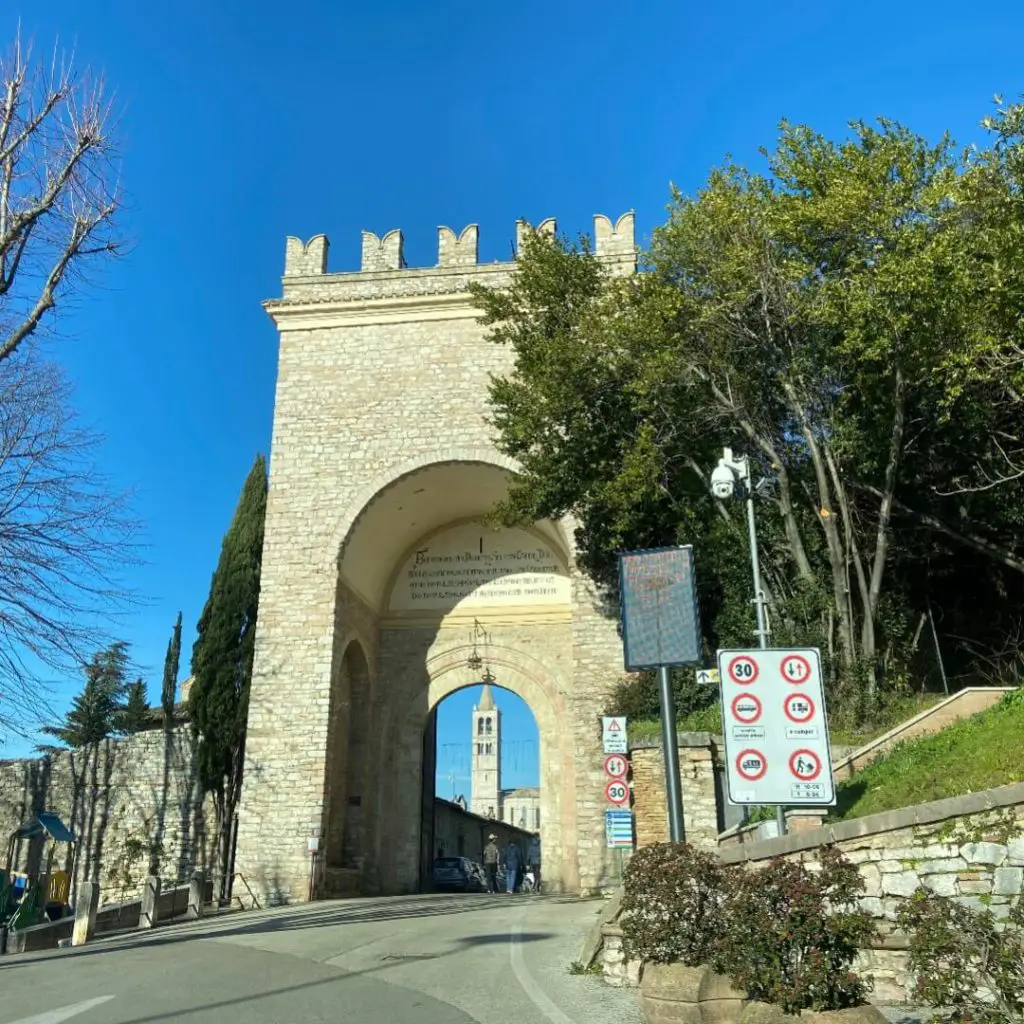 Assisi gateway