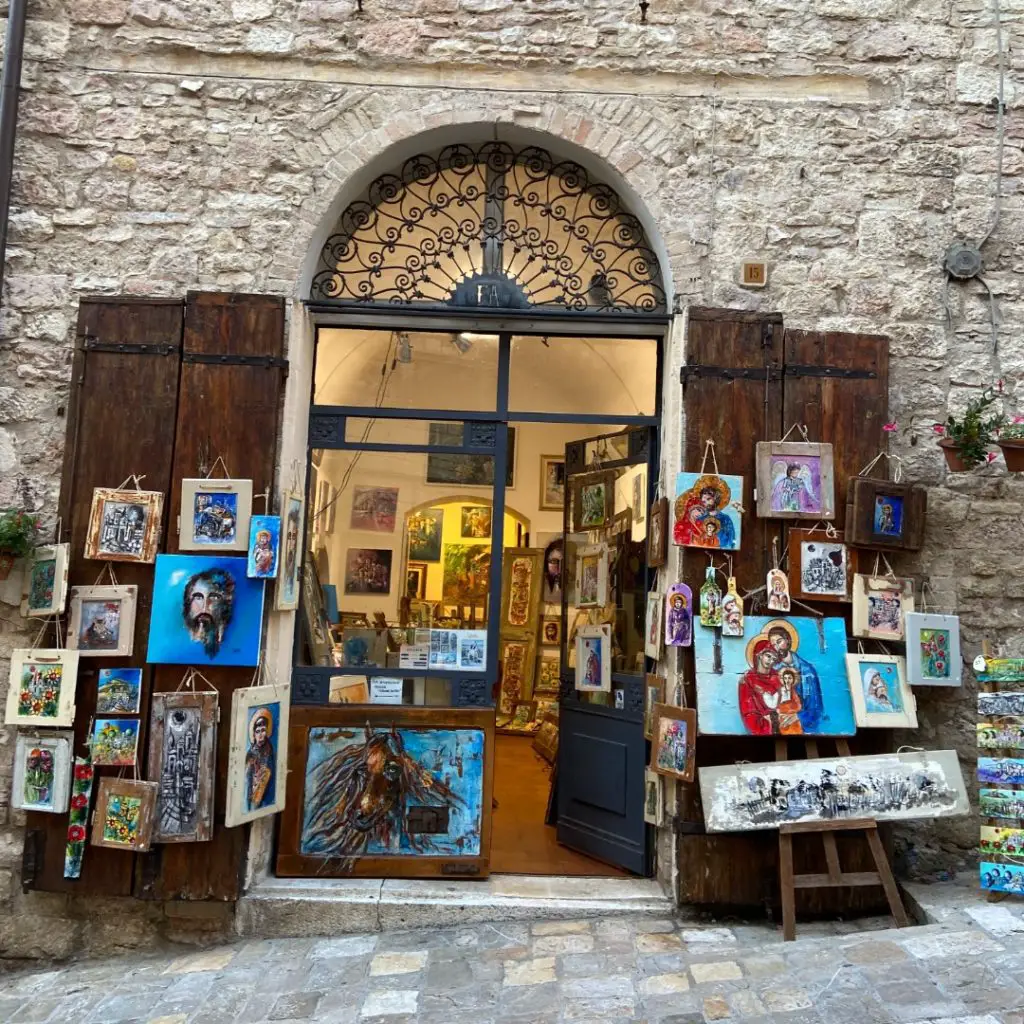 Assisi shop