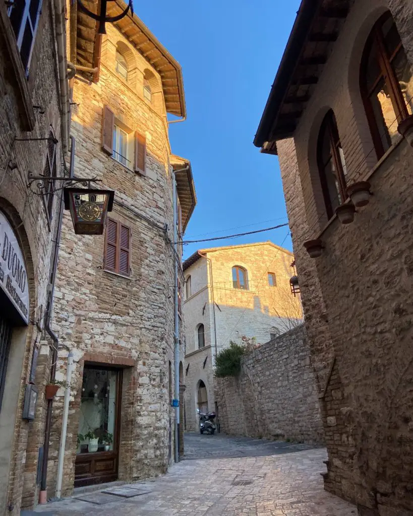 Assisi architecture