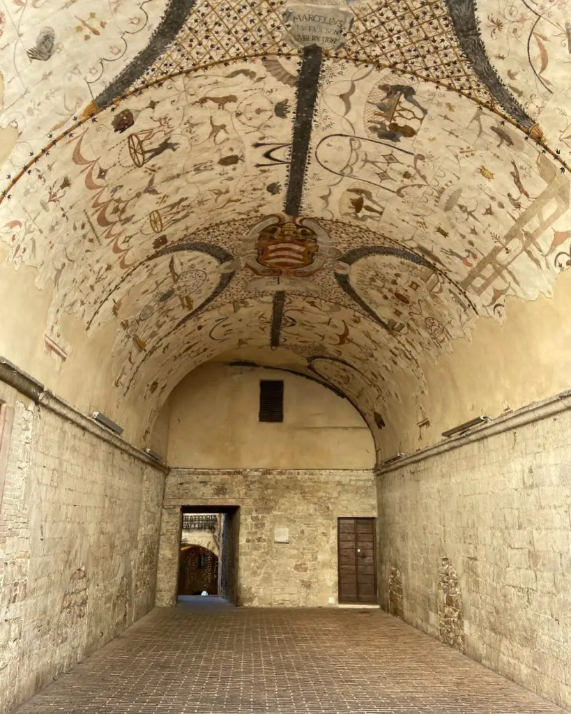 Secret passage to Trattoria Pallotta